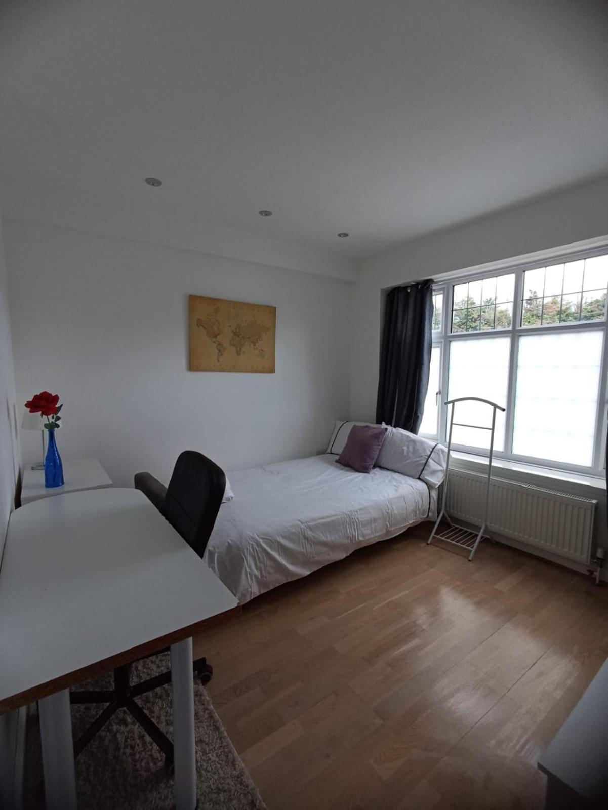 Large Family Home Near Richmond Park 뉴 몰든 외부 사진